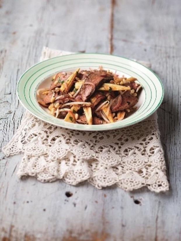 Steak Salad with Aromatic Dressing