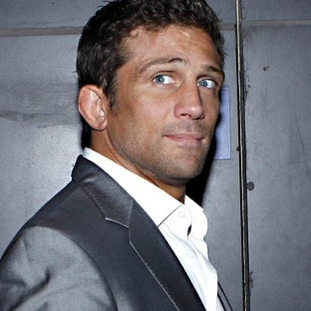 Alex Reid has asked Chantelle Houghton to keep their relationship issues private - in a video message on a magazine website