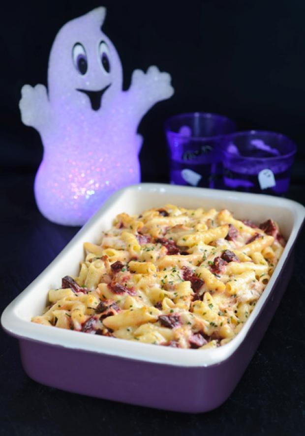 Creamy pasta bake with beetroot & smoked ham