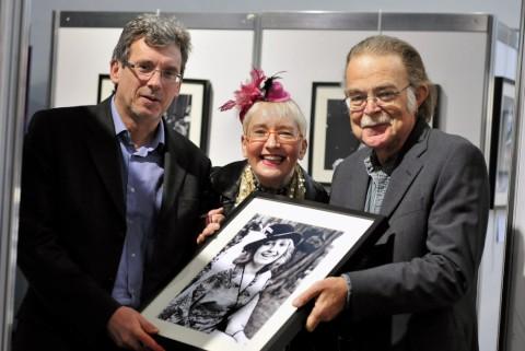 Chief executive of Fairfield Halls Simon Thomsett, Su Pollard and Frazer Ashford holding a picture of Su Pollard