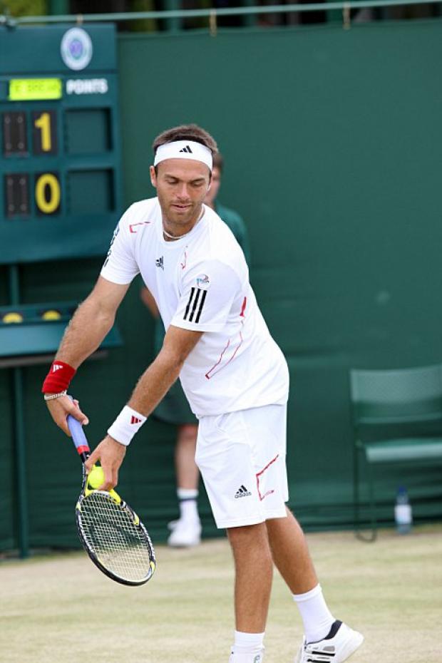 Staying positive: Ross Hutchins will begin chemotherapy this week, while his friend Andy Murray dedicates Brisbane win to the Wimbledon star SP49788