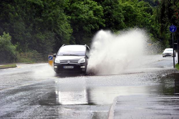 Streatham Guardian: Environment agency warns of gales and flooding this weekend Streatham Guardian: Environment agency warns of gales and flooding this weekend