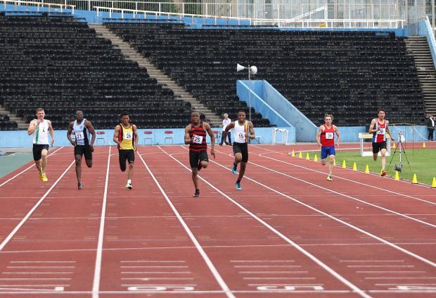 Streatham Guardian: Powering up: Herne Hill Harriers’ Marvin Popoola, second right, storms to victory in the 200m at the SEAA championships in Crystal Palace All pictures: SP81799 Streatham Guardian: Powering up: Herne Hill Harriers’ Marvin Popoola, second right, storms to victory in the 200m at the SEAA championships in Crystal Palace All pictures: SP81799