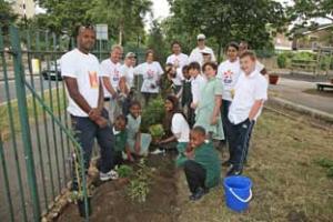 School green: Progress director Simon Ghartey (left) with EDF volunteers and pupils from Christ Church Streatham primary school
